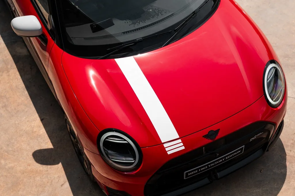Mini John Cooper Works photo 2