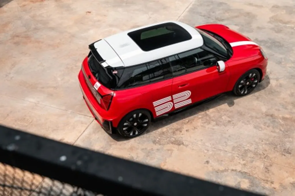 Mini John Cooper Works photo 4