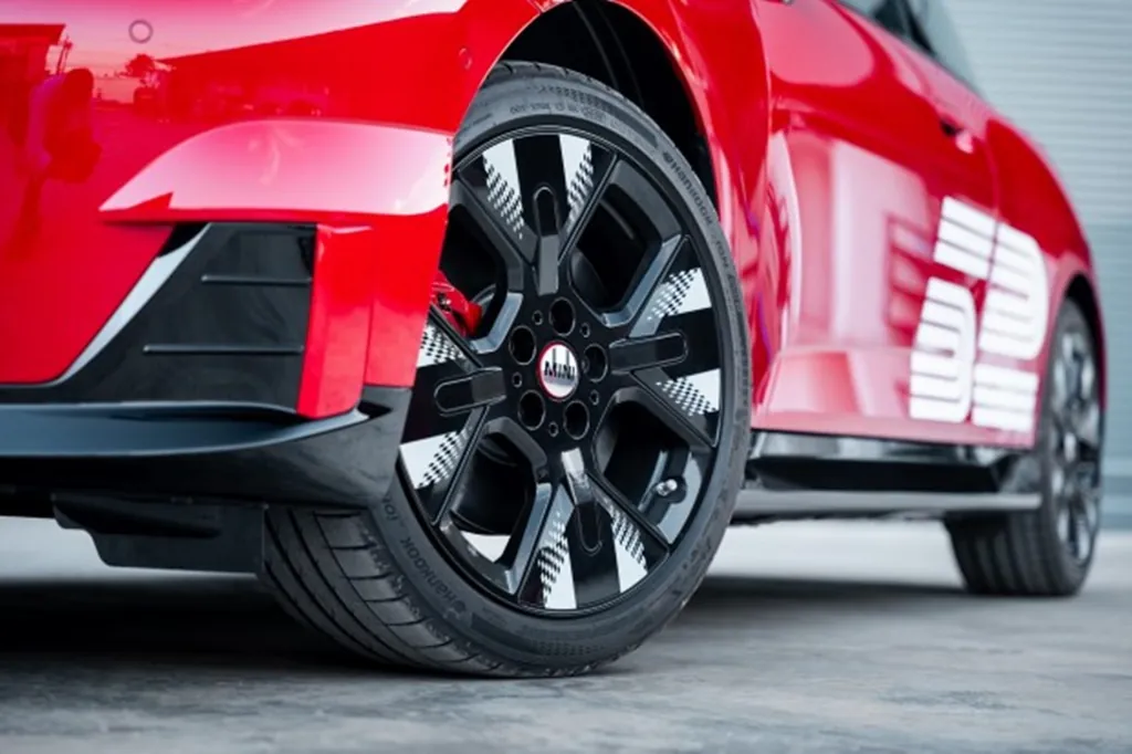 Mini John Cooper Works photo 5