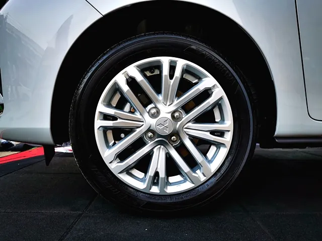 Mitsubishi Attrage photo 2