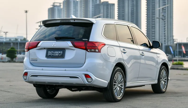 Mitsubishi Outlander photo 3