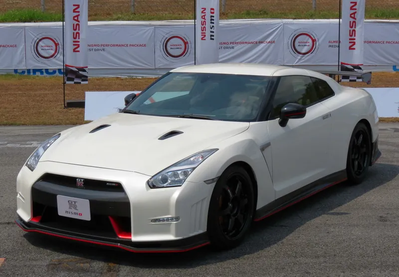 Nissan GT R Nismo photo 4