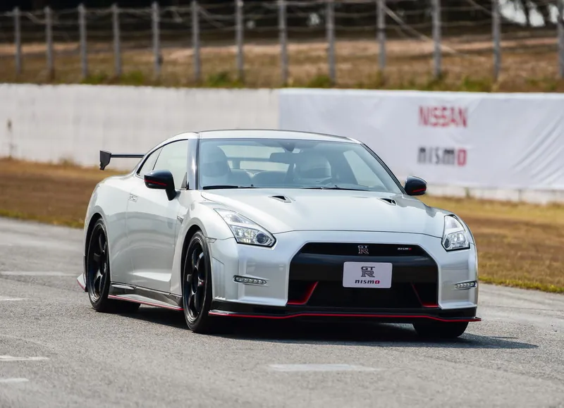 Nissan GT R Nismo photo 12