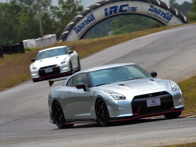 Nissan GT R Nismo photo 3