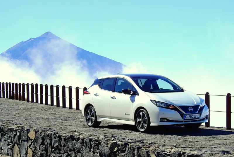 Nissan Leaf photo 2