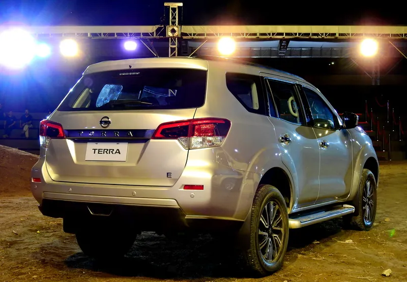 Nissan Terra photo 3