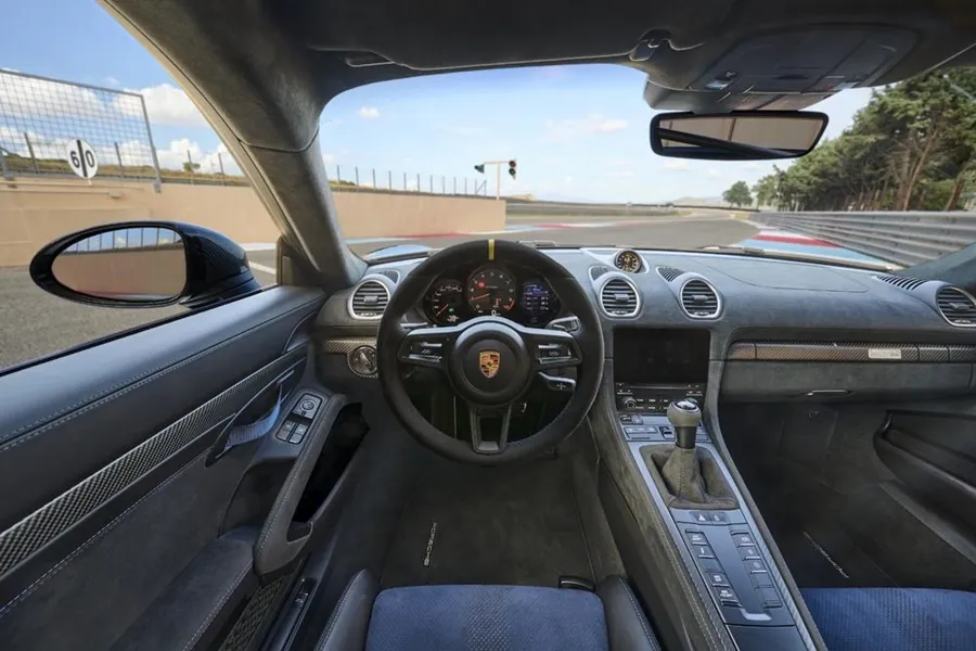 Porsche 718 photo 2