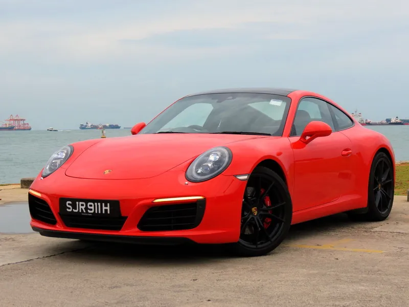 Porsche 911 Carrera S photo 3