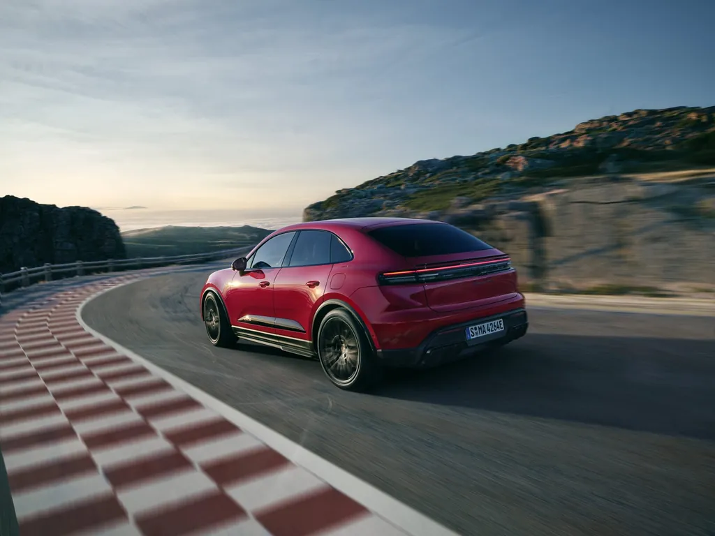 Porsche Macan photo 2