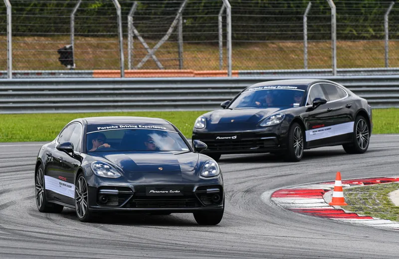 Porsche Panamera photo 5