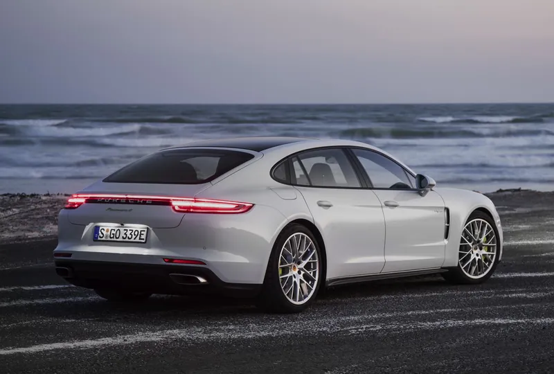 Porsche Panamera photo 9