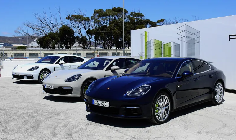 Porsche Panamera photo 2