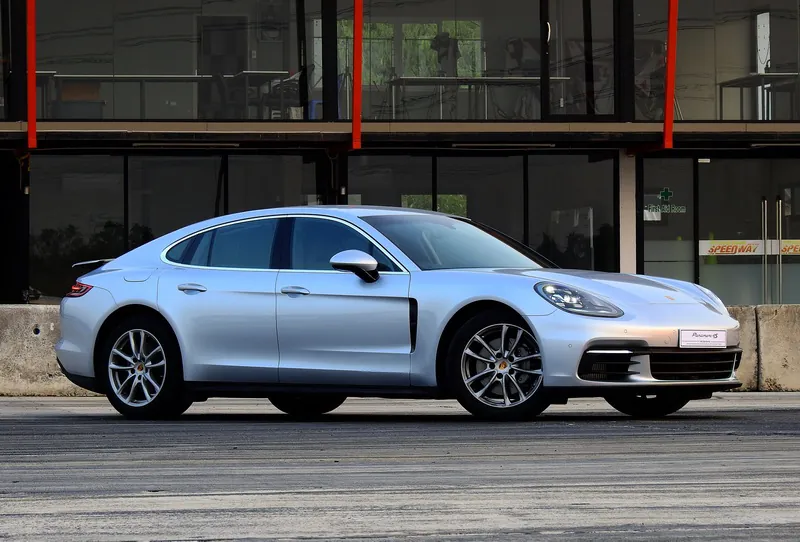 Porsche Panamera photo 4