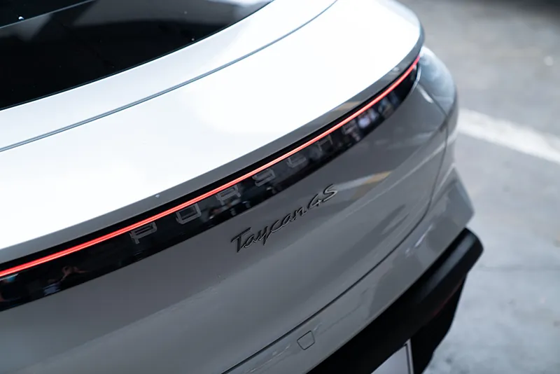 Porsche Taycan 4S photo 4