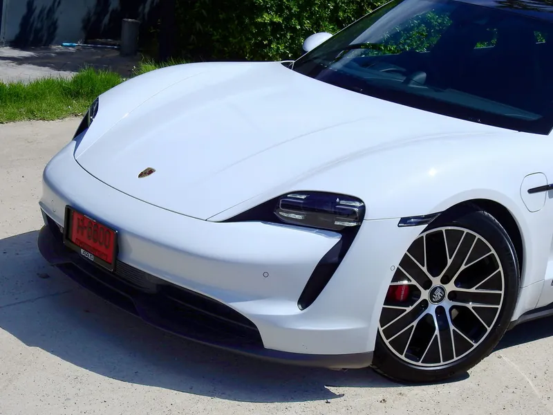 Porsche Taycan 4S photo 5