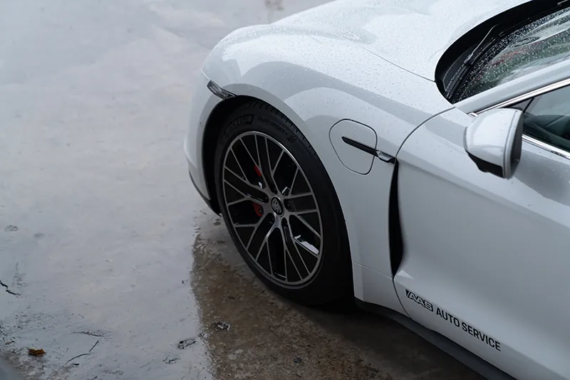 Porsche Taycan 4S photo 3