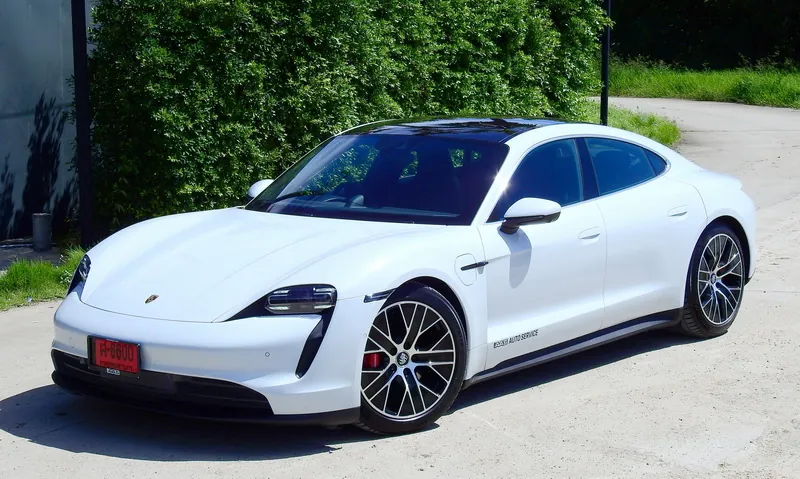 Porsche Taycan 4S photo 6