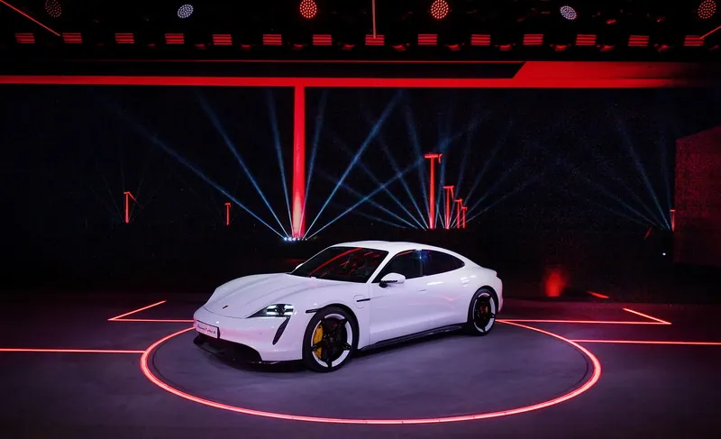 Porsche Taycan 4S photo 11