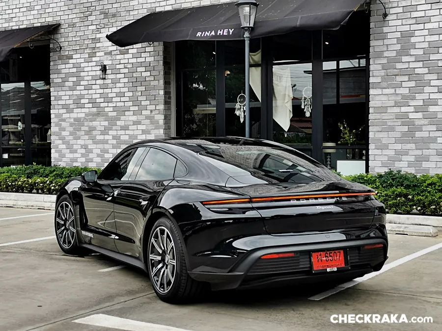 Porsche Taycan photo 2