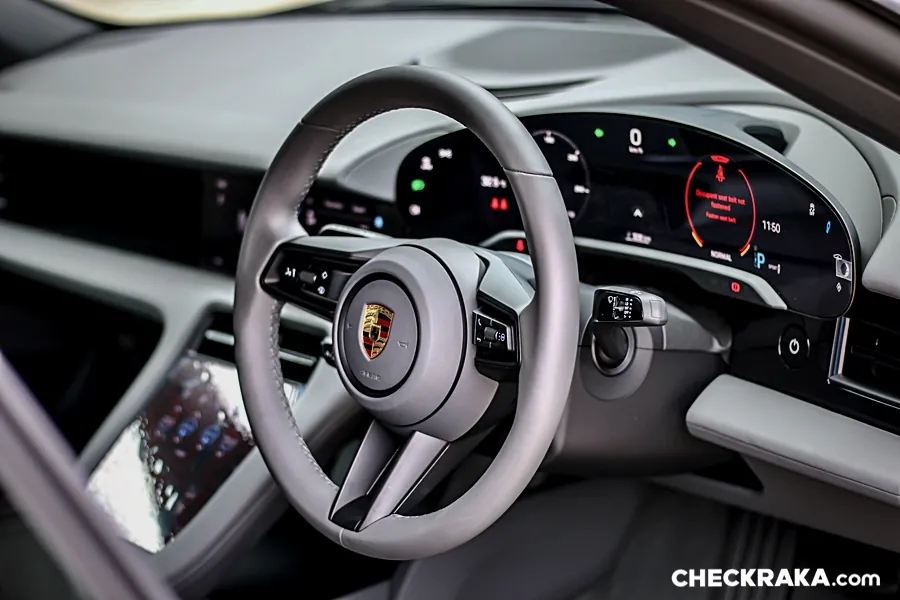 Porsche Taycan photo 3