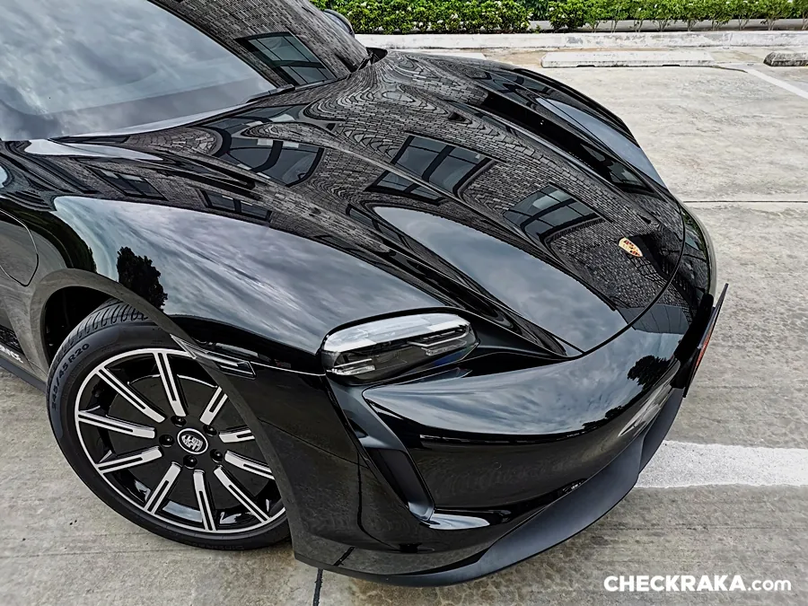 Porsche Taycan photo 4