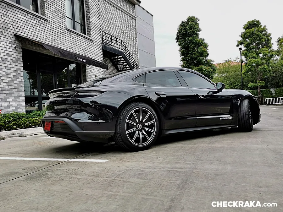 Porsche Taycan photo 5