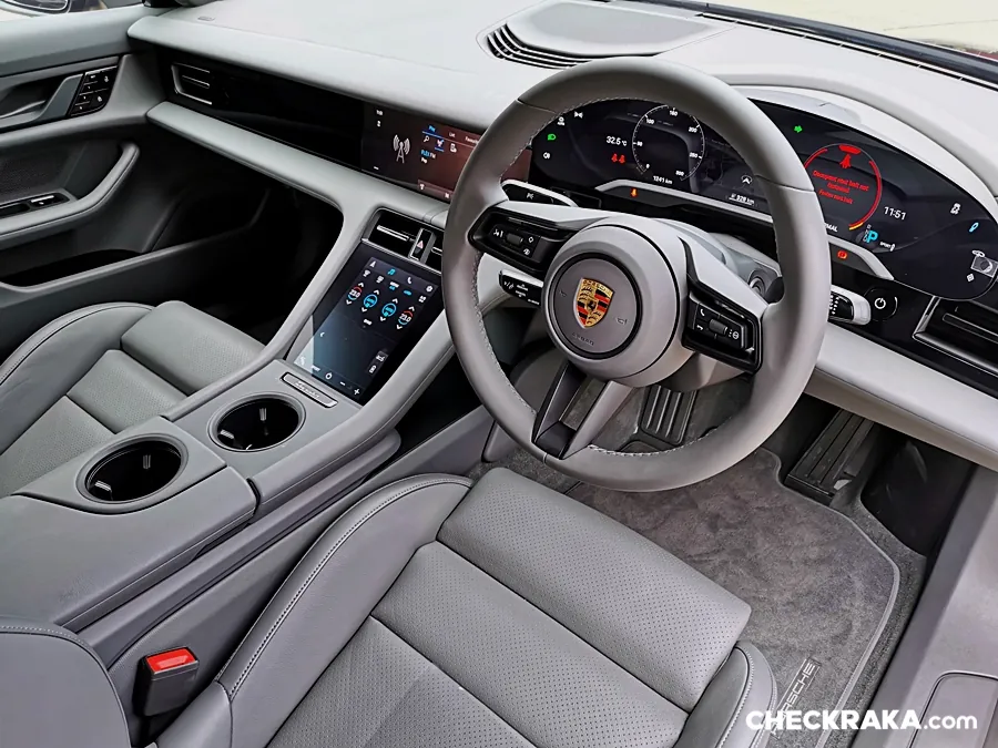 Porsche Taycan photo 6