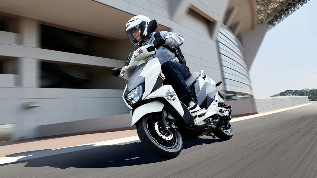 Suzuki Avenis photo 2
