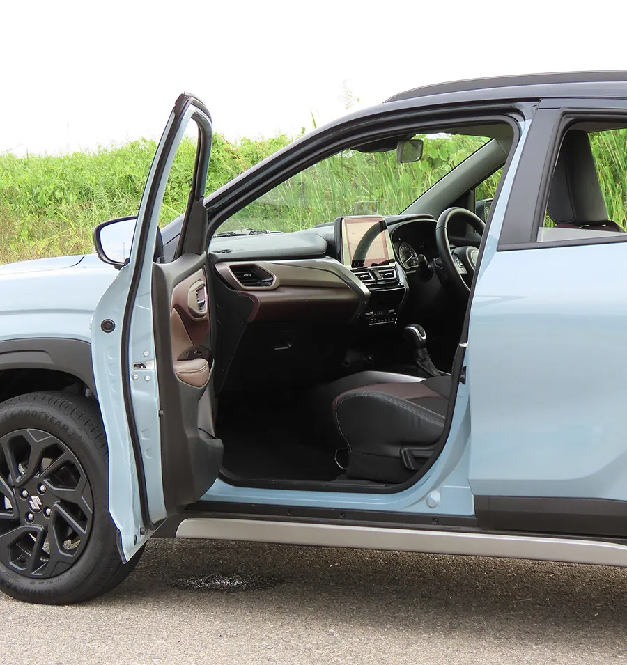 Suzuki Fronx photo 8
