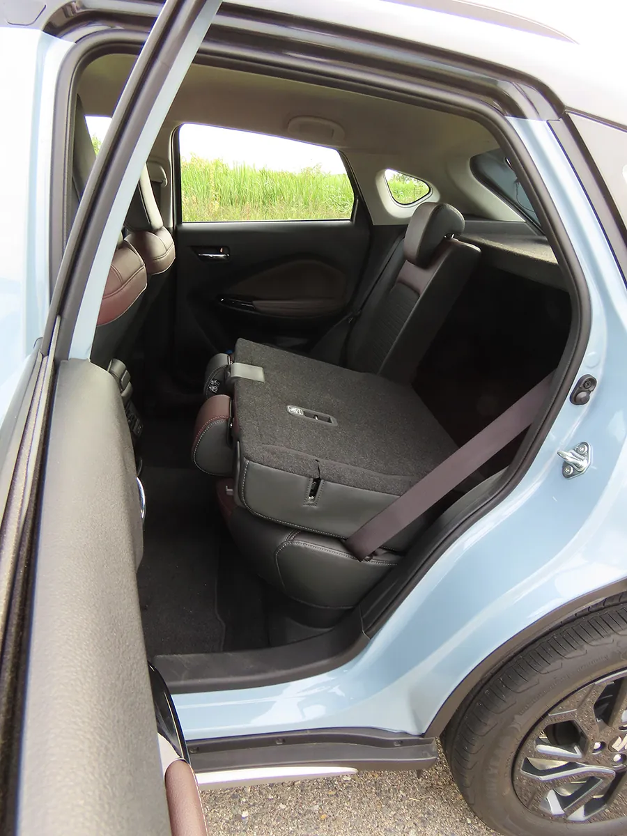 Suzuki Fronx photo 12