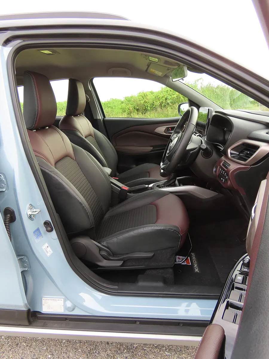 Suzuki Fronx photo 7
