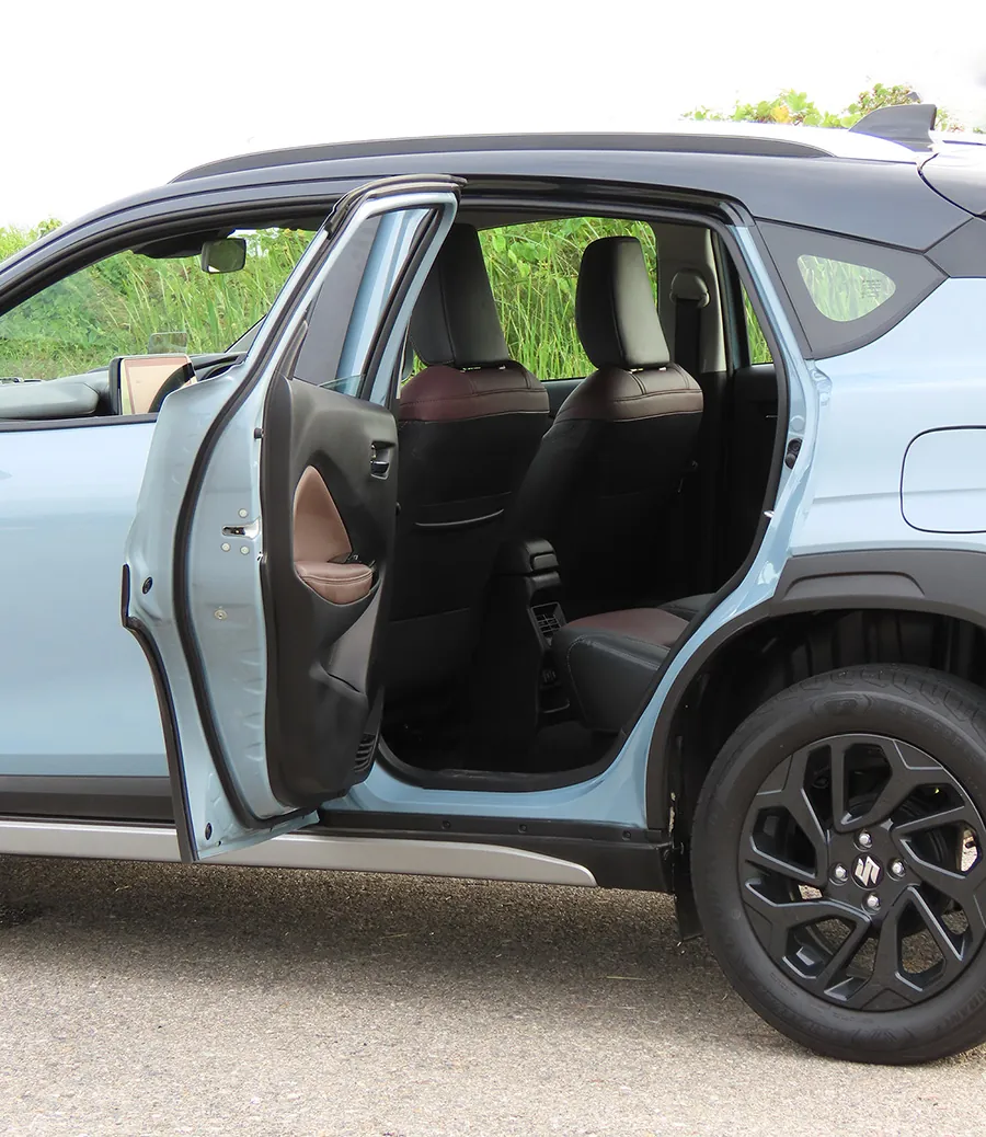 Suzuki Fronx photo 10