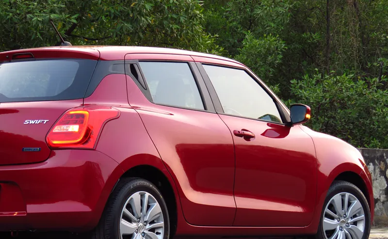 Suzuki Swift photo 2
