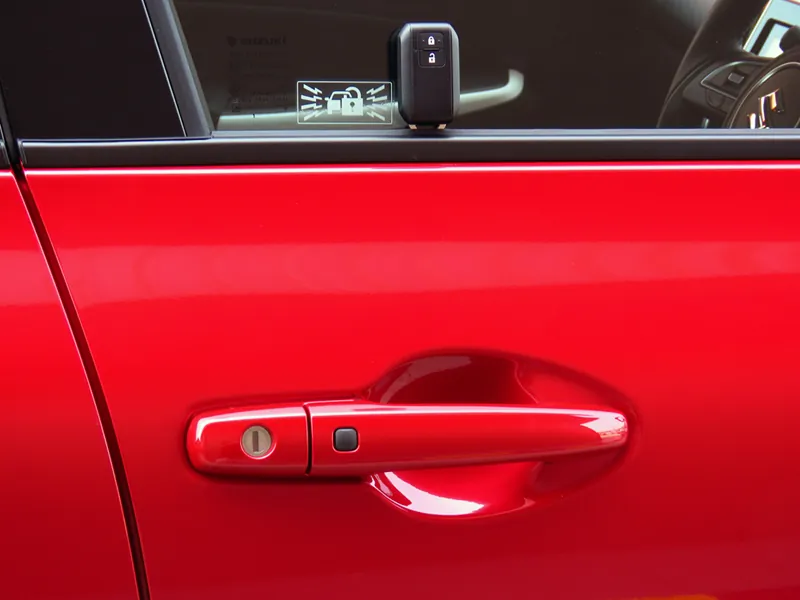Suzuki Swift photo 8