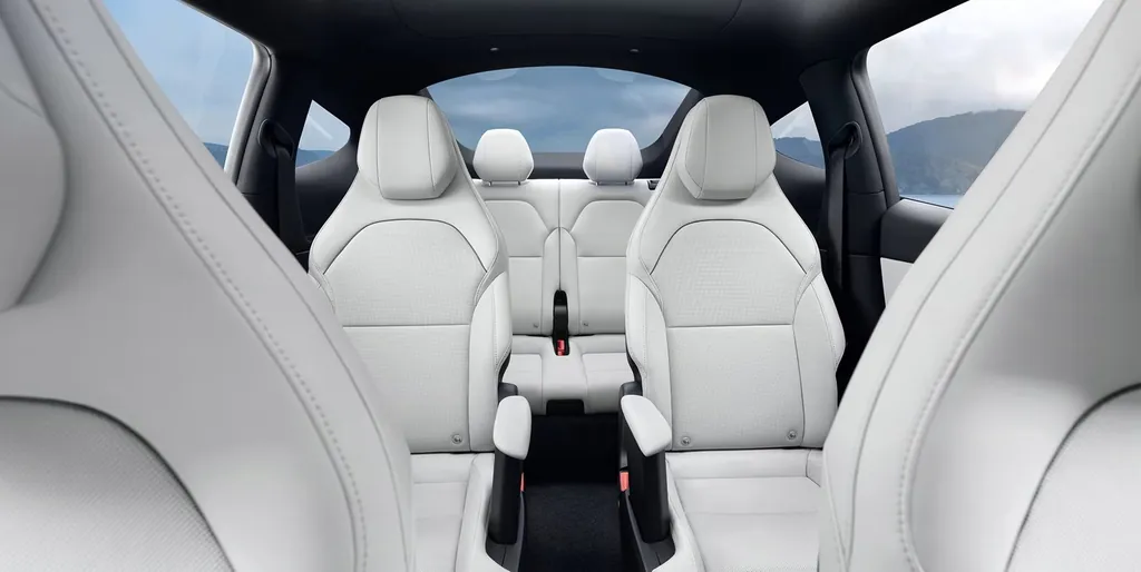 Tesla Model Y photo 5