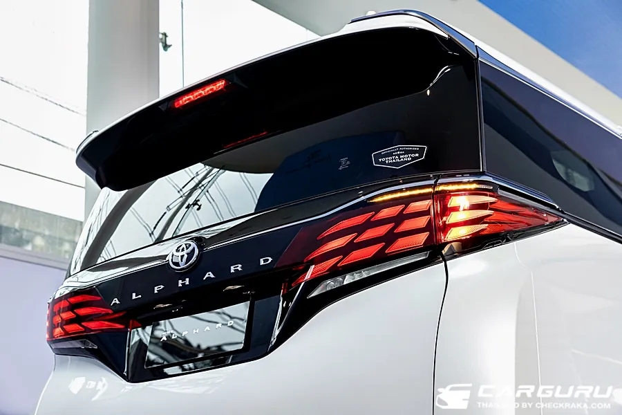 Toyota Alphard photo 3