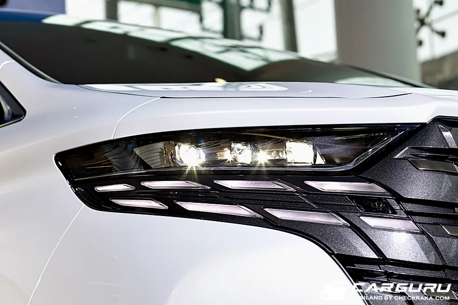 Toyota Alphard photo 6
