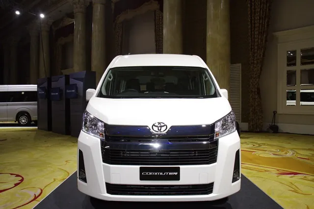 Toyota Commuter photo 5