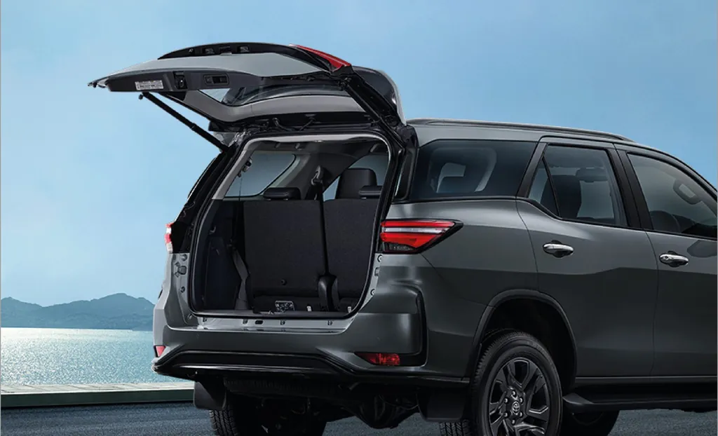 Toyota Fortuner photo 2