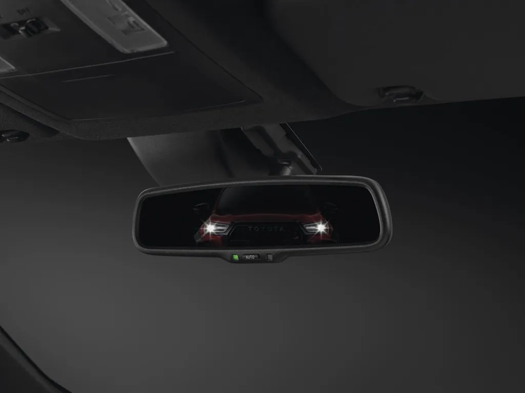 Toyota Revo photo 5