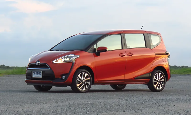 Toyota Sienta photo 5