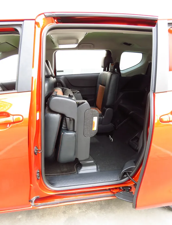 Toyota Sienta photo 12