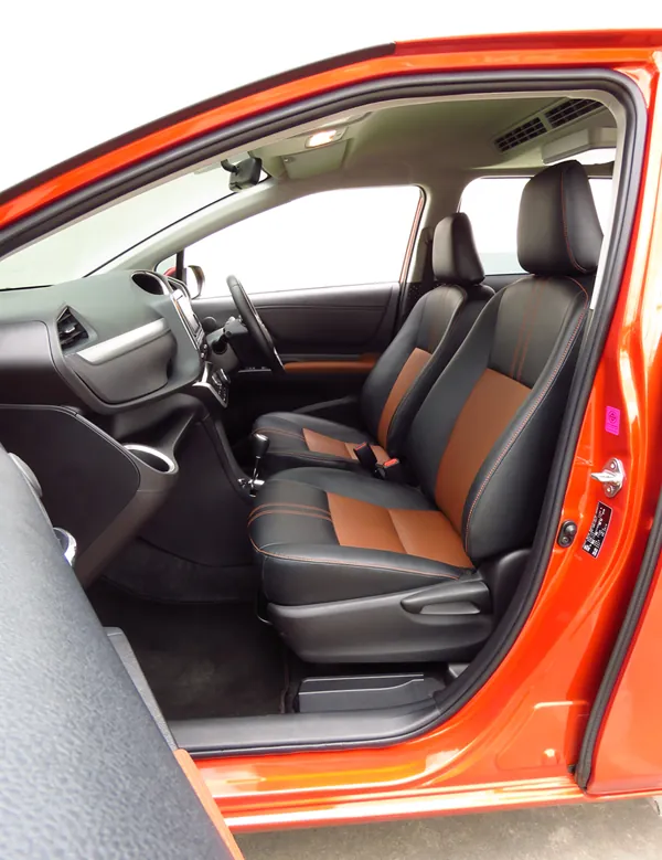 Toyota Sienta photo 11