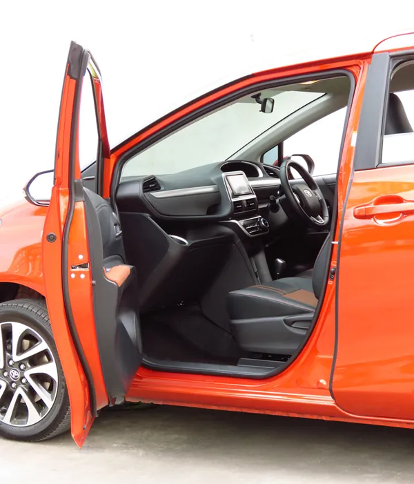 Toyota Sienta photo 10