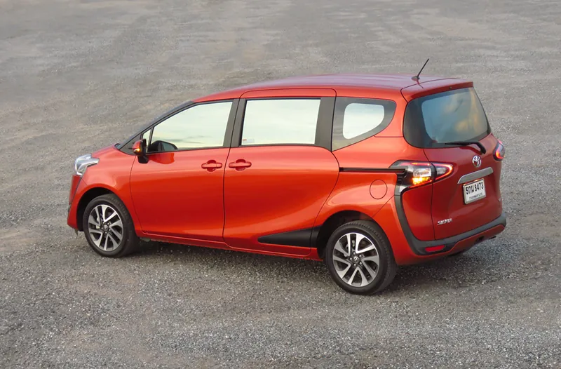 Toyota Sienta photo 8