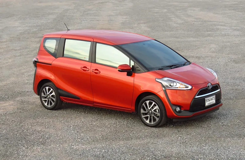 Toyota Sienta photo 7