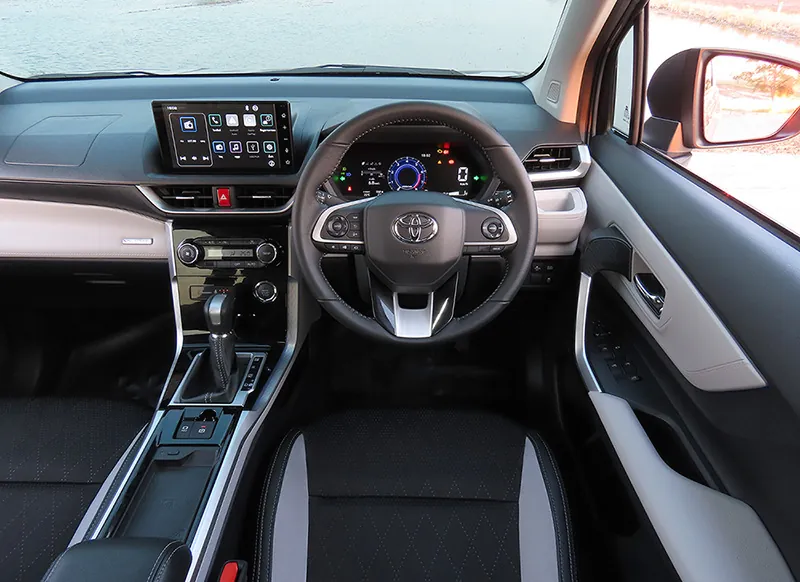 Toyota Veloz photo 11