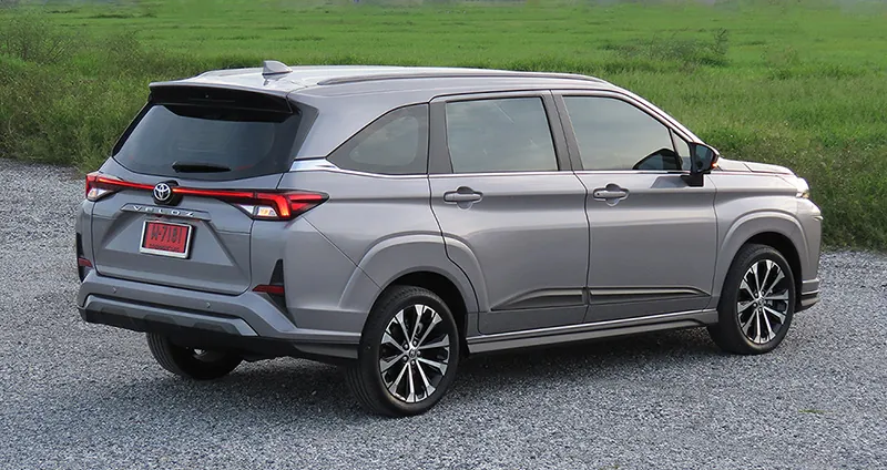Toyota Veloz photo 5