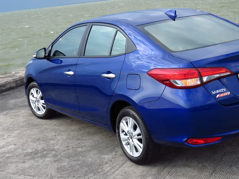 Toyota Yaris Ativ photo 2