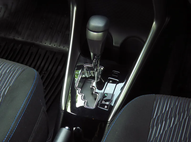Toyota Yaris Hatchback photo 11